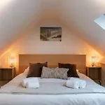 Huswell - Bright Duplex Apartment Close To The Sea